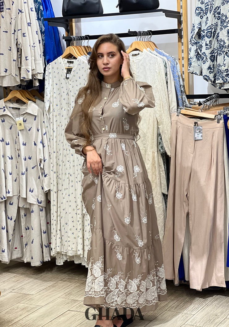 Robe brodée