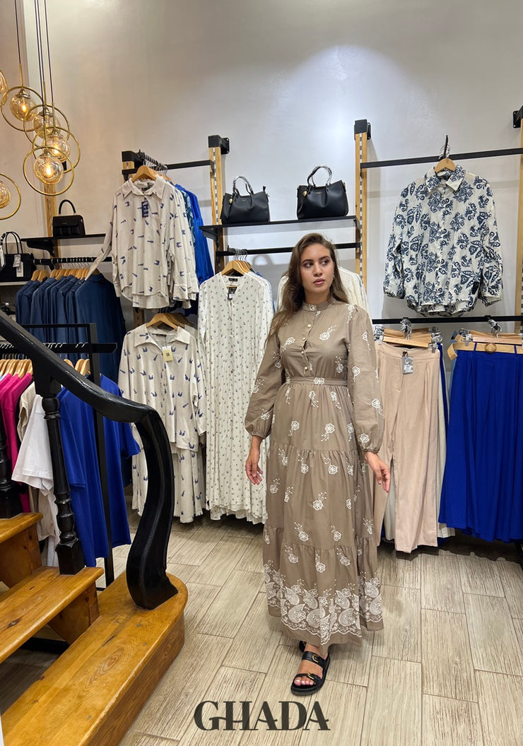 Robe brodée