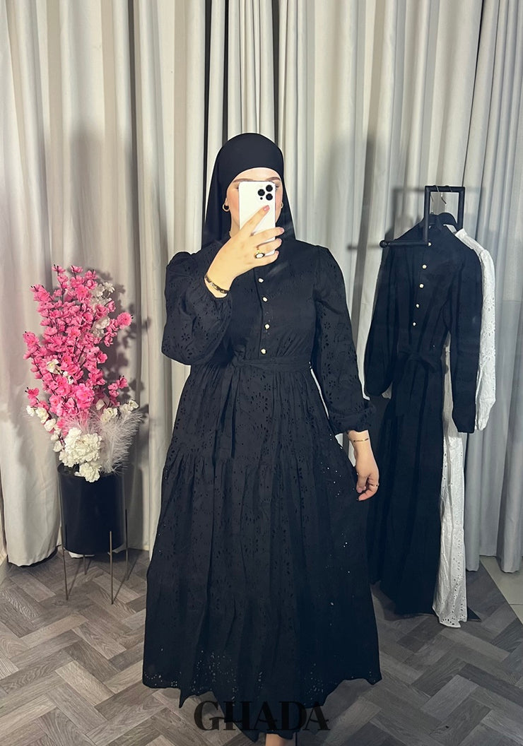Robe brodée en noir