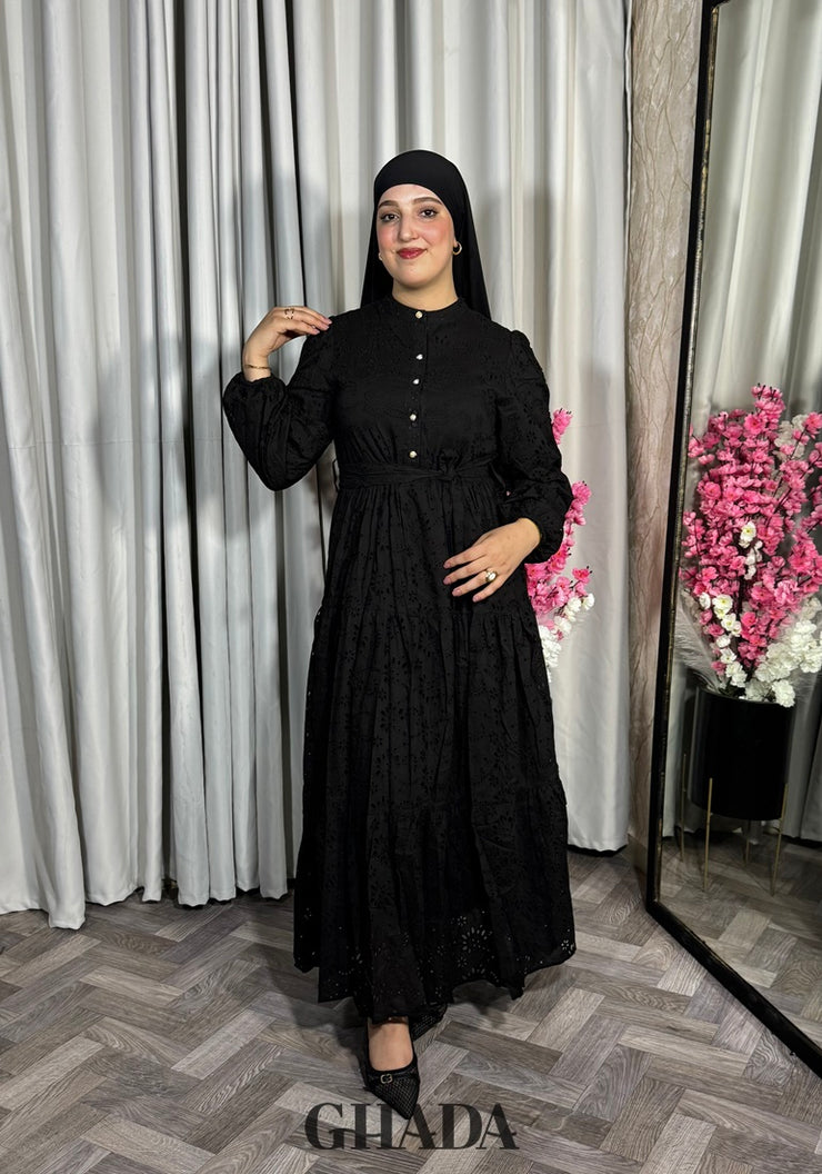 Robe brodée en noir