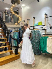 Robe blanche brodée