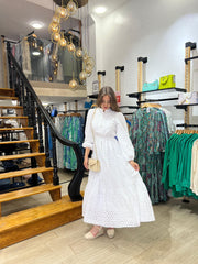 Robe blanche brodée
