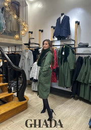 Manteau long en vert avec col fourrure