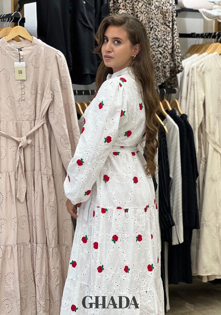 Robe brodée à motif