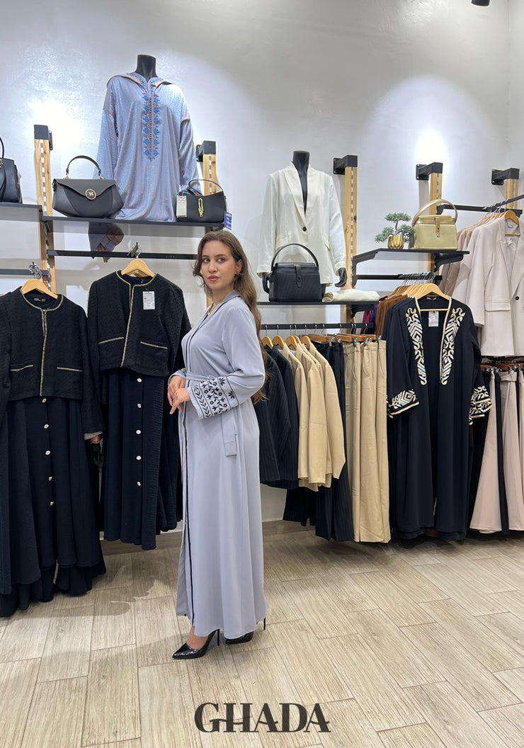 Abaya avec manches brodées