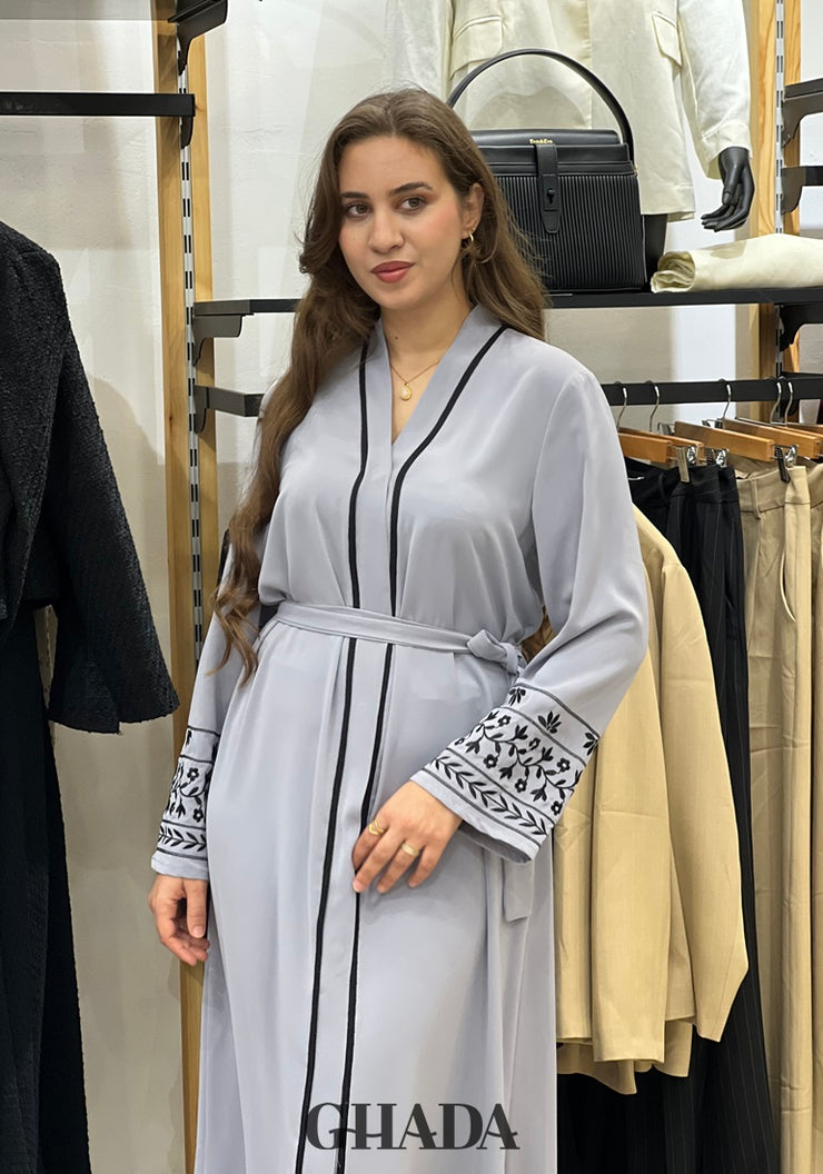 Abaya avec manches brodées