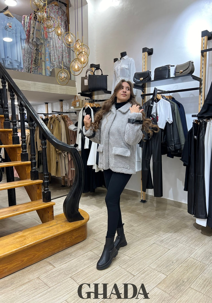 Manteau gris en duveteux