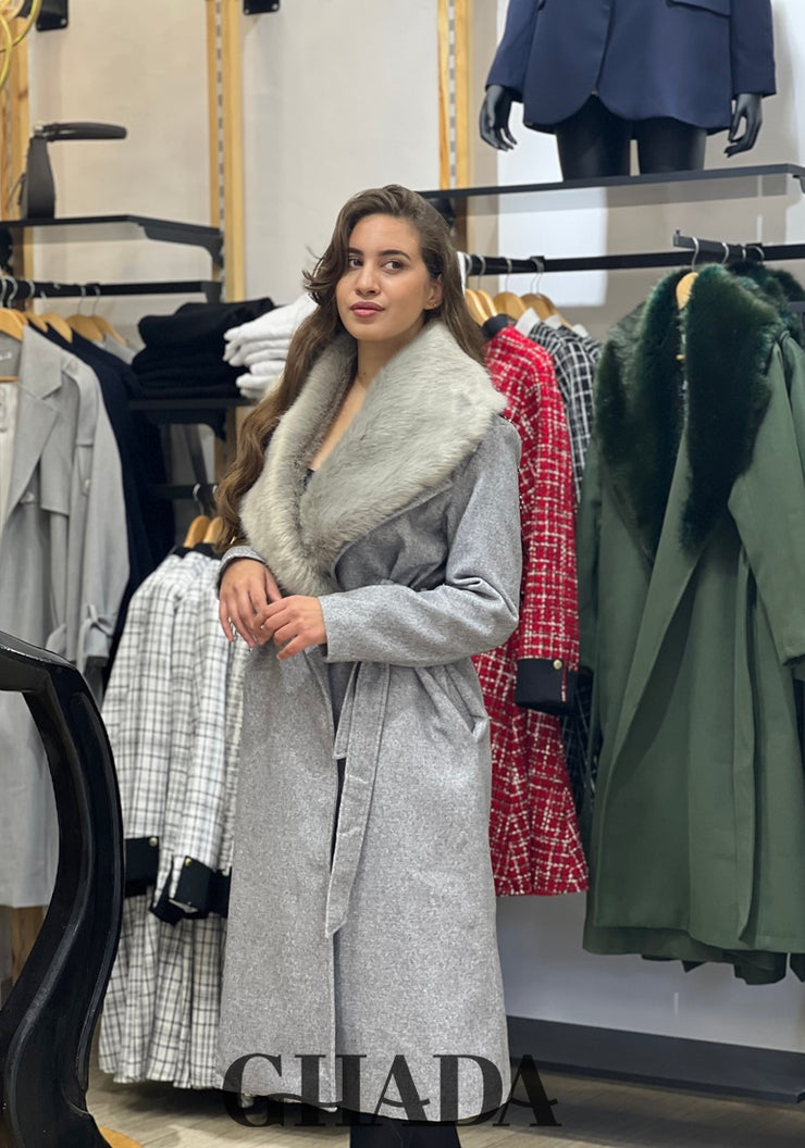 Manteau long gris avec col fourrure