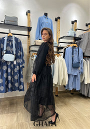 Robe noire en dentelle