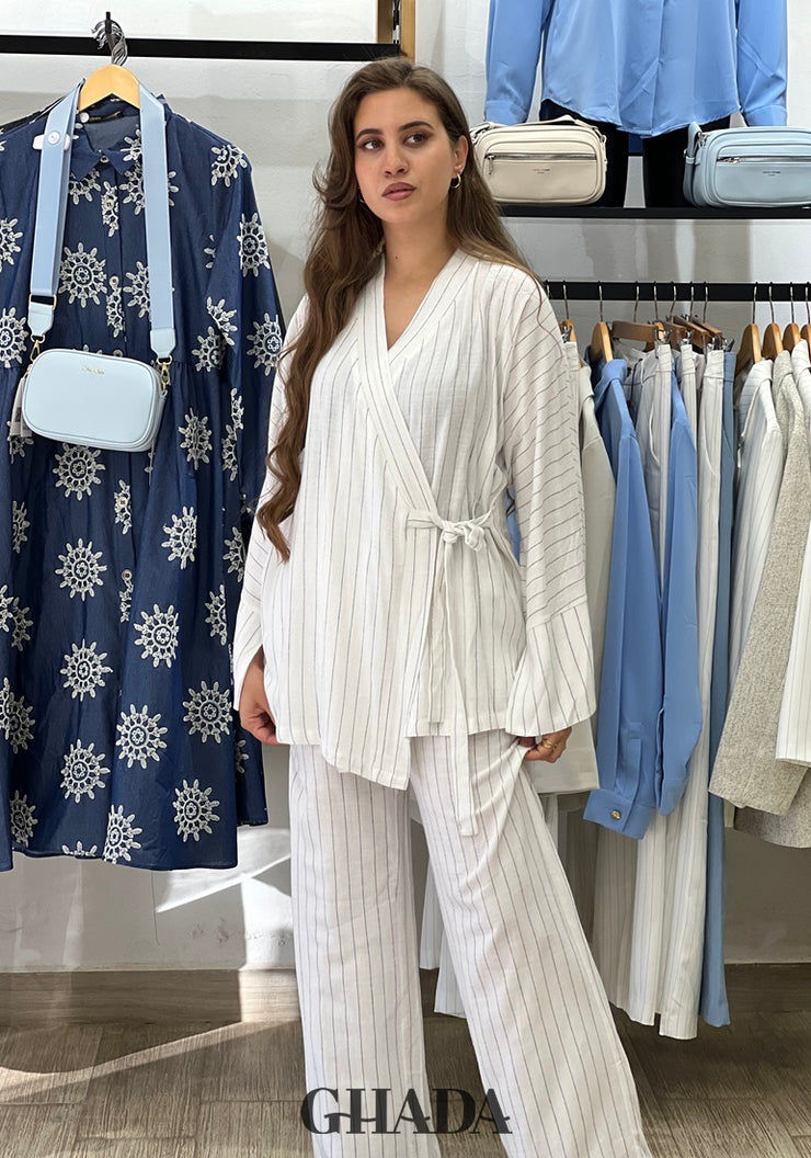 Ensemble en lin à rayures en beige