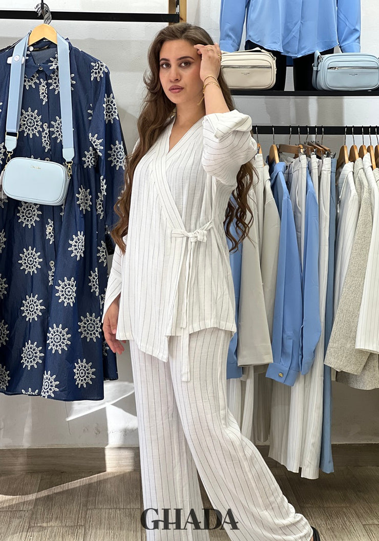 Ensemble en lin à rayures en beige