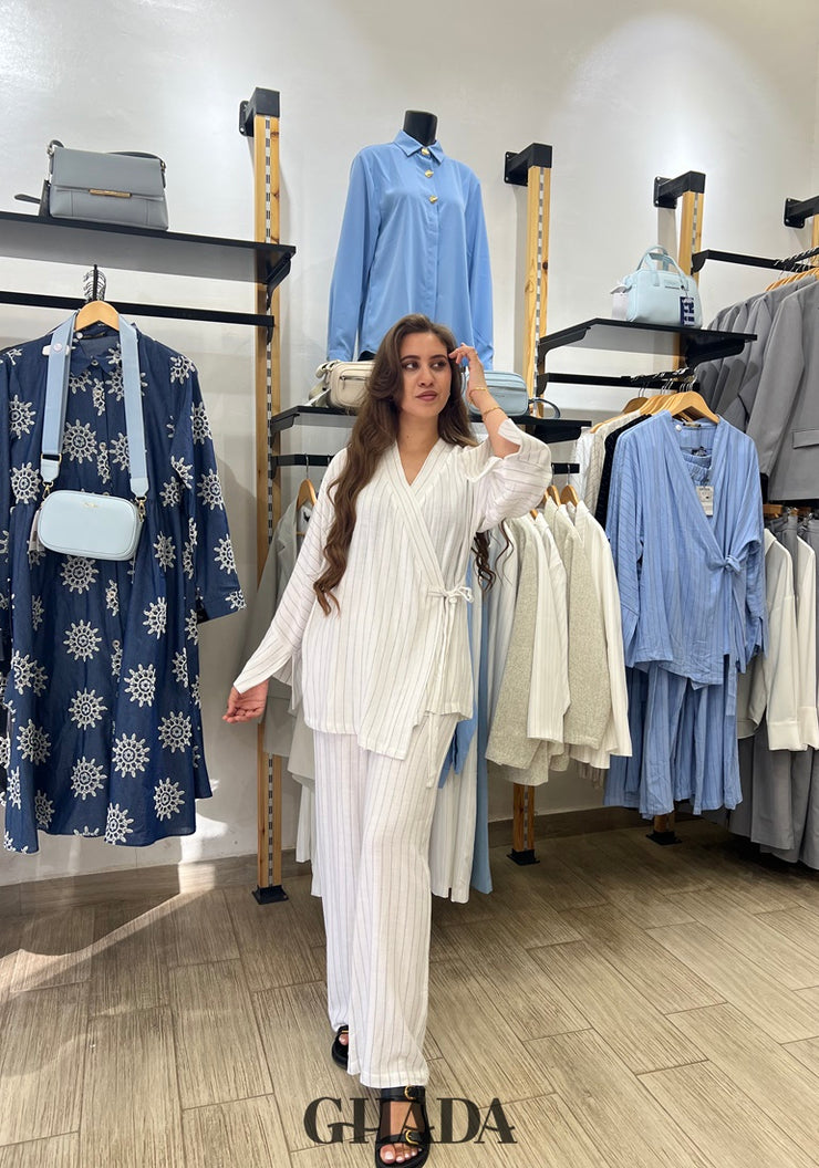 Ensemble en lin à rayures en beige