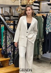 Ensemble tailleur en lin à rayures en beige clair