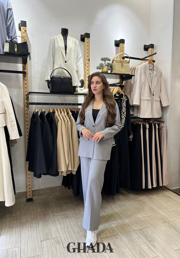 Ensemble tailleur à rayures en gris