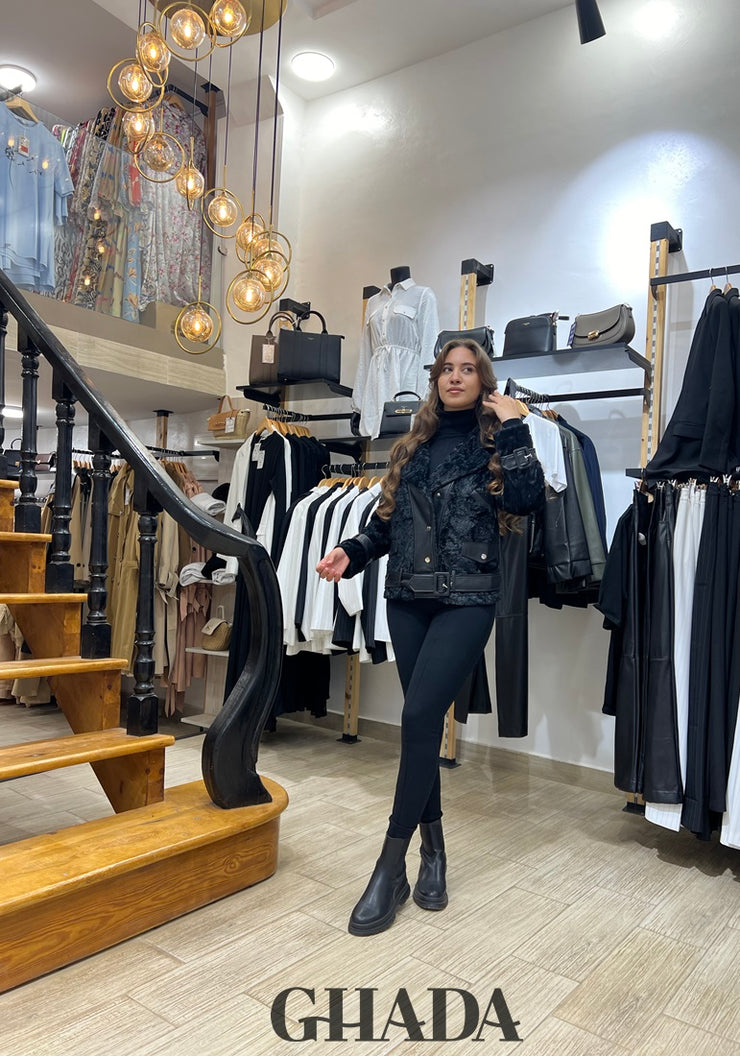 Manteau noir en duveteux