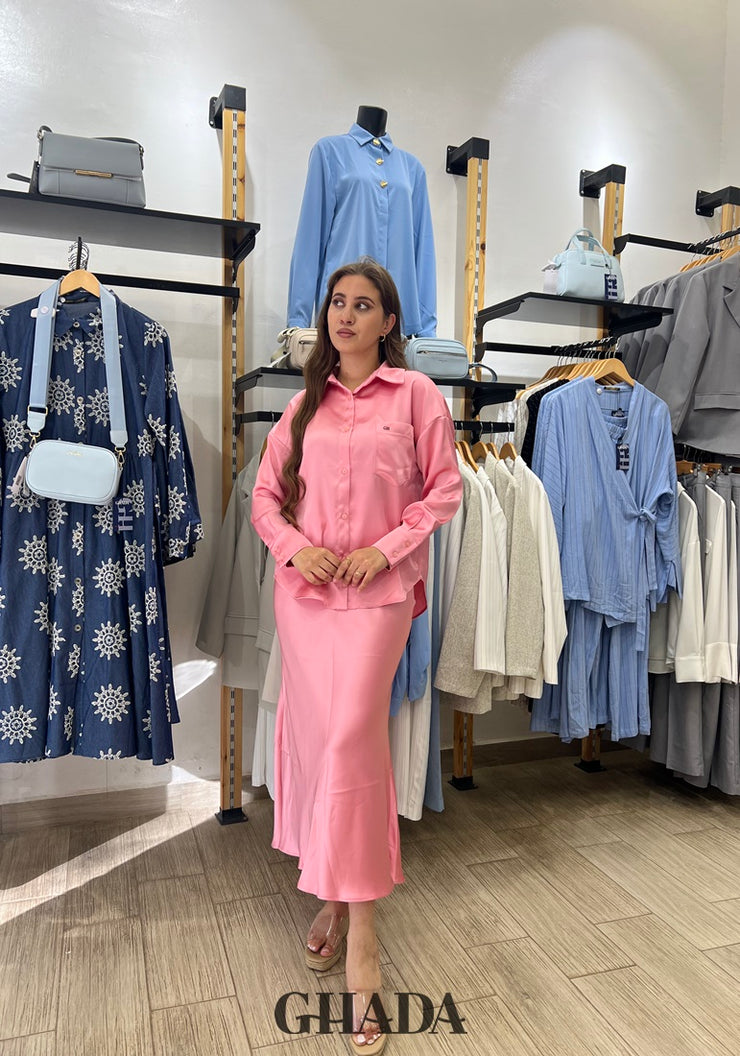 Chemise satinée en rose