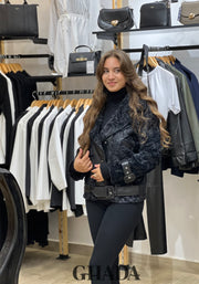 Manteau noir en duveteux