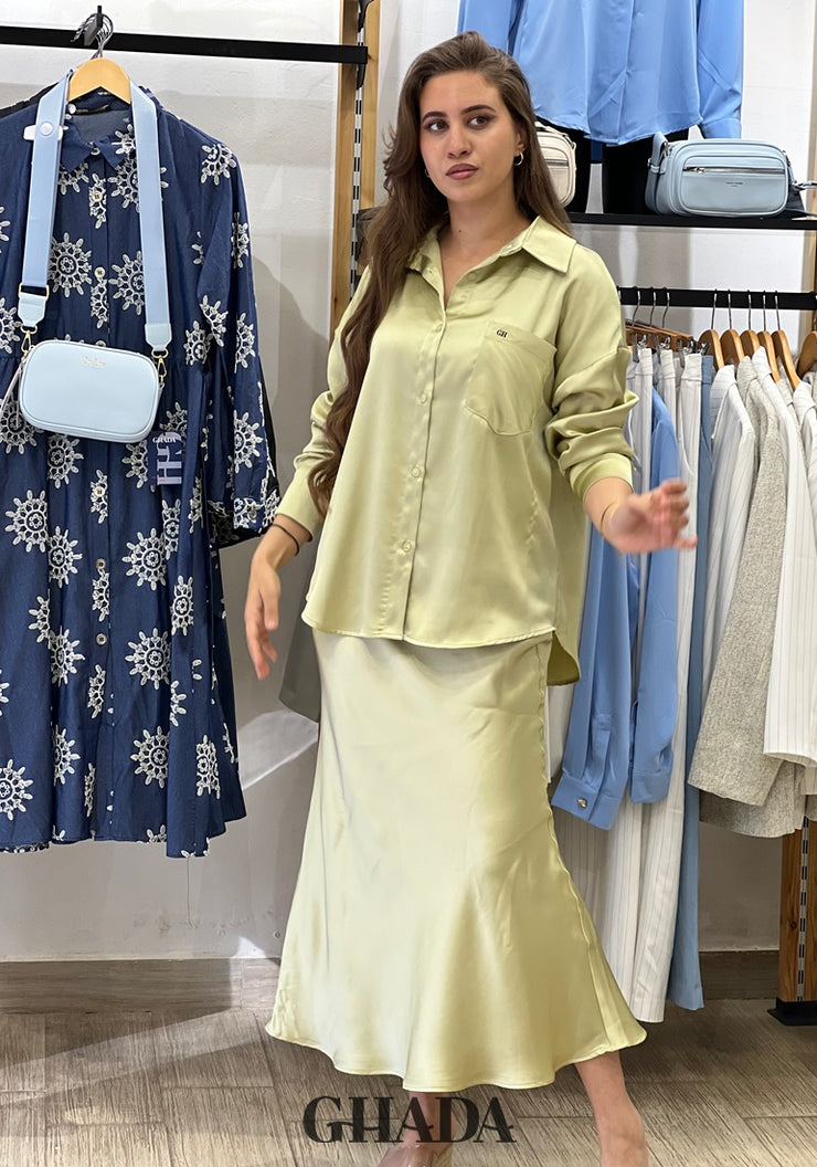 Chemise satinée en vert