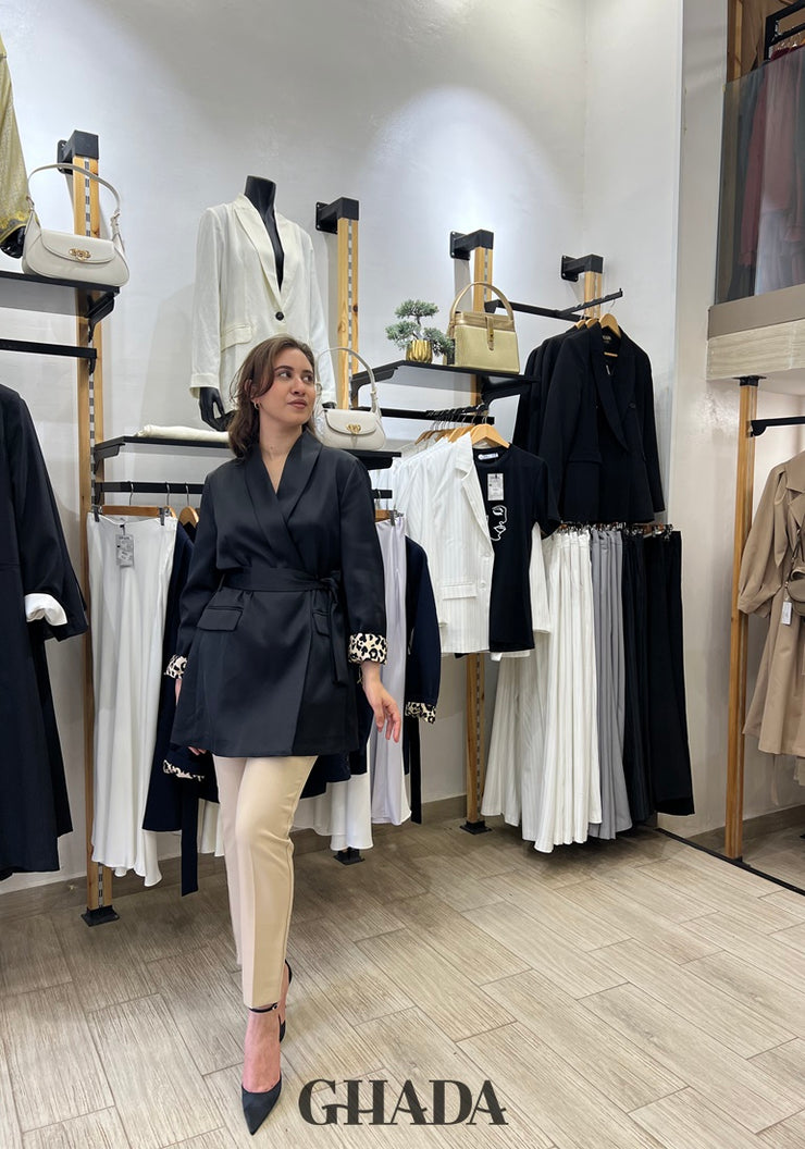 Veste noire ceinturée