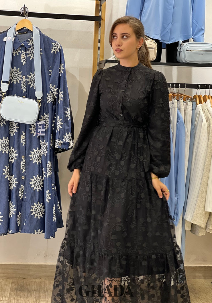 Robe noire en dentelle
