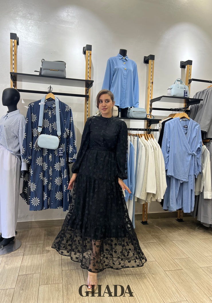 Robe noire en dentelle