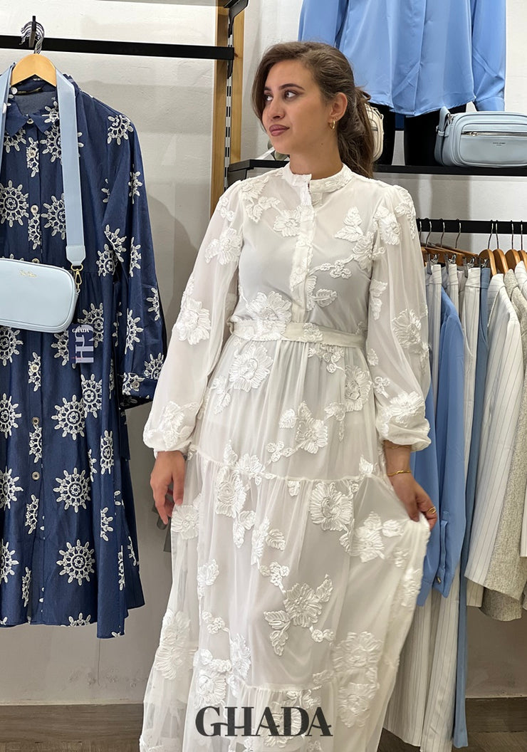 Robe blanche en dentelle