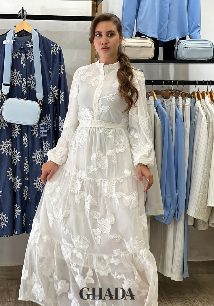 Robe blanche en dentelle