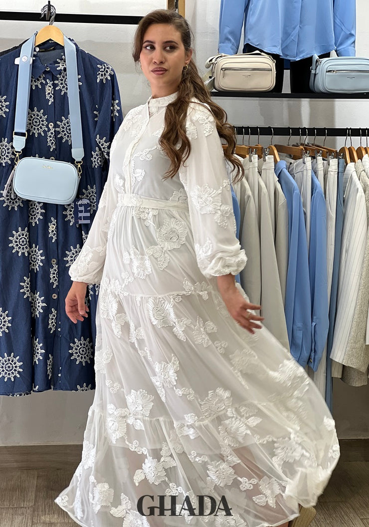 Robe blanche en dentelle
