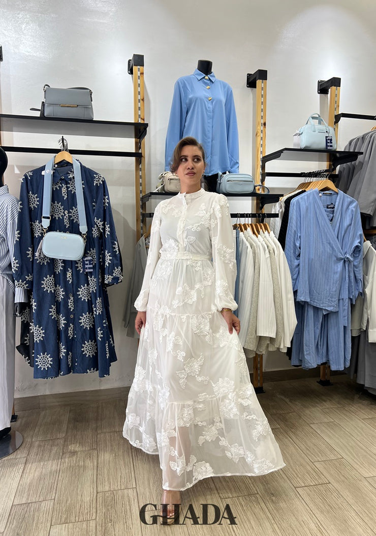Robe blanche en dentelle