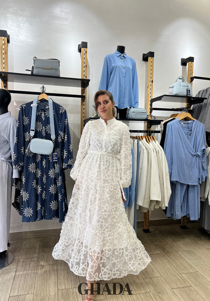 Robe blanche en dentelle