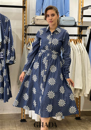 Robe en denim brodée