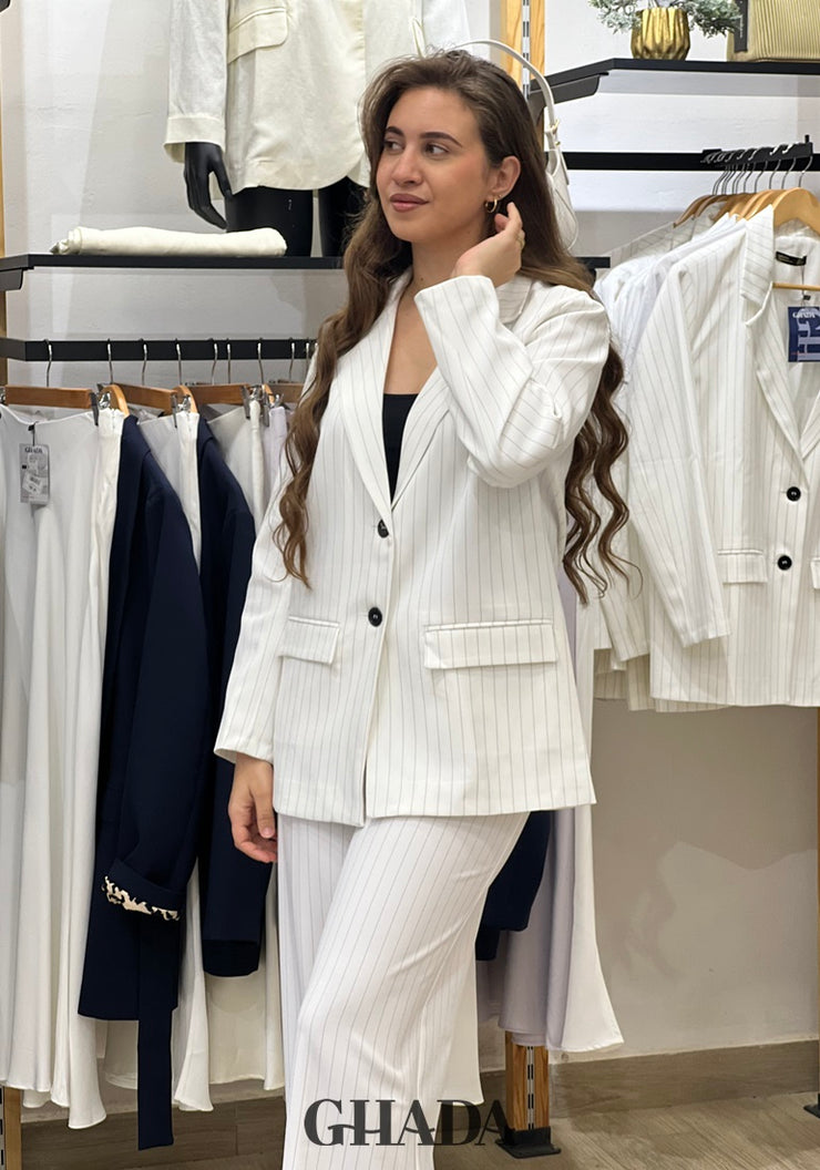 Ensemble tailleur à rayures en blanc cassé
