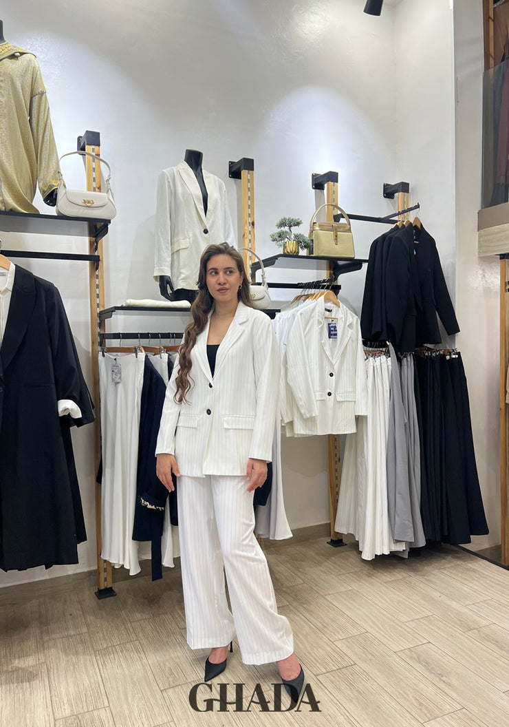 Ensemble tailleur à rayures en blanc cassé