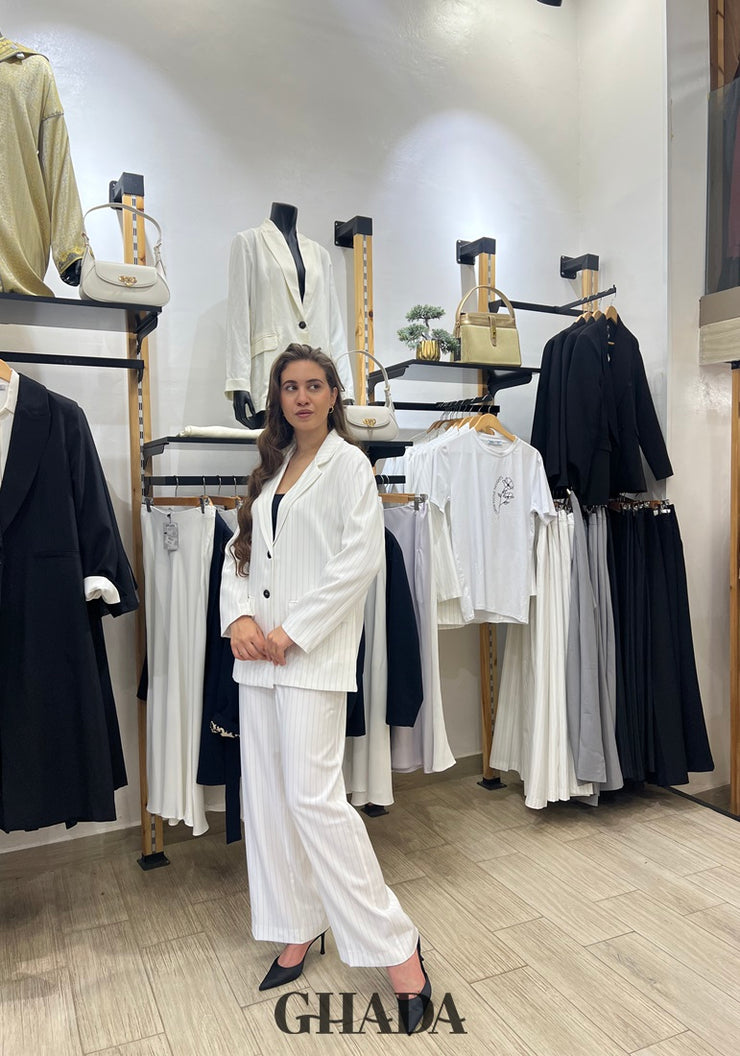 Ensemble tailleur à rayures en blanc cassé