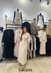 Robe en lin bordé avec ceinture