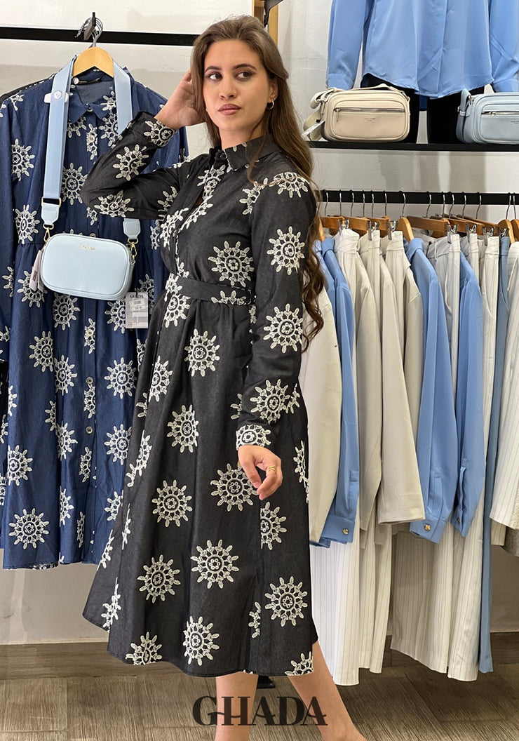 Robe en denim brodée