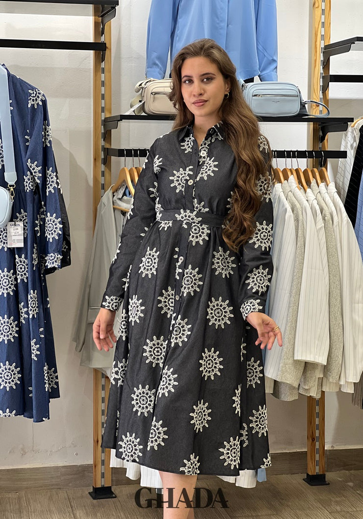 Robe en denim brodée