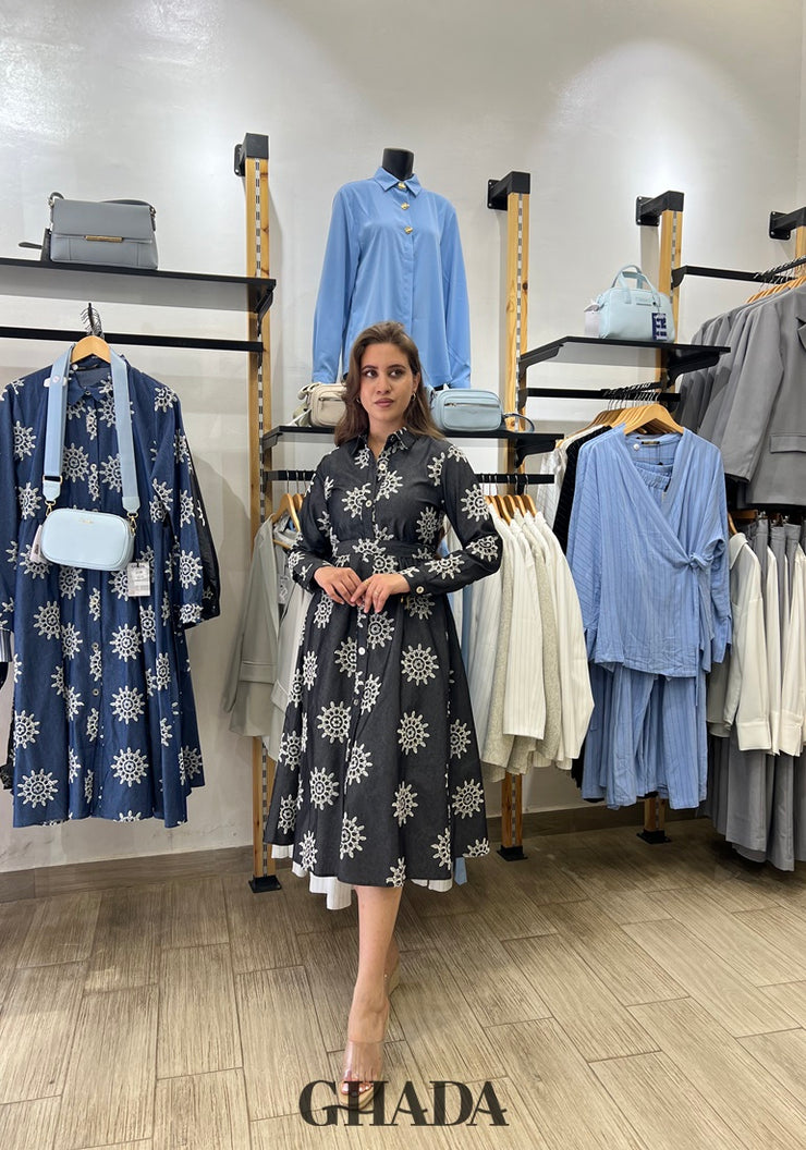 Robe en denim brodée