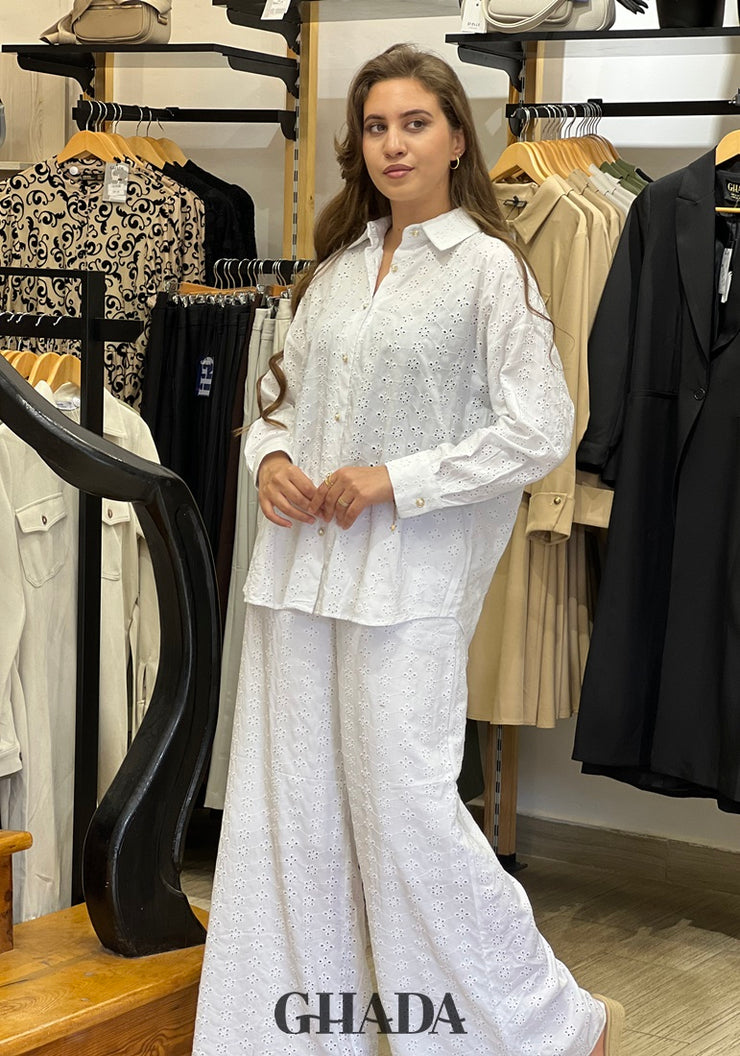 Ensemble brodé en blanc