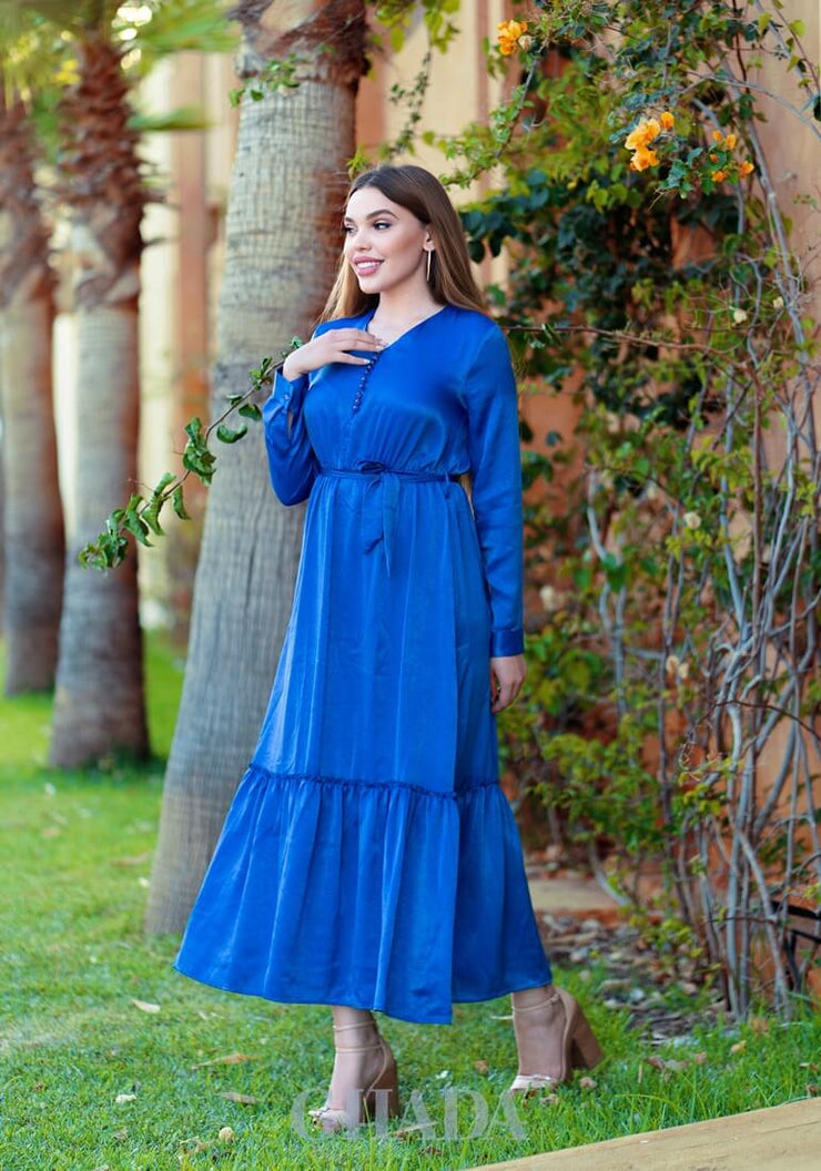 Robe satinée en bleu roi