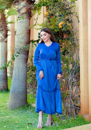 Robe satinée en bleu roi