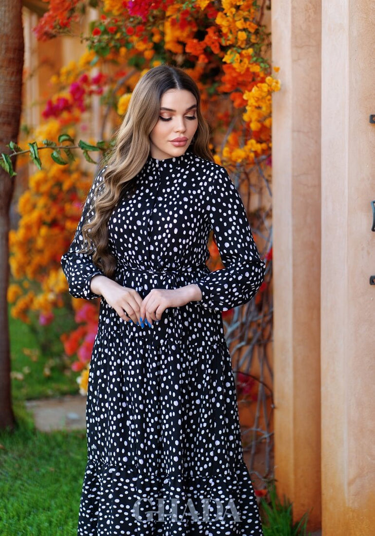 Robe longue noire à pois blanc