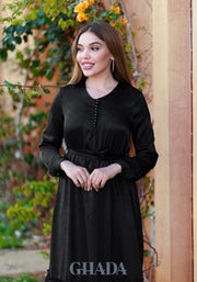 Robe satinée en noir