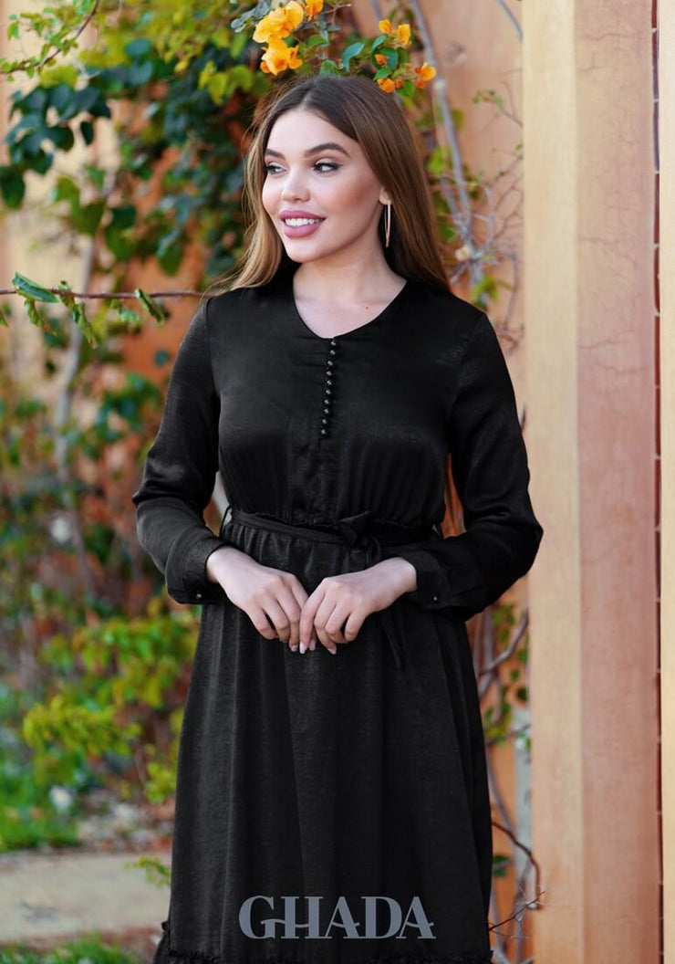 Robe satinée en noir