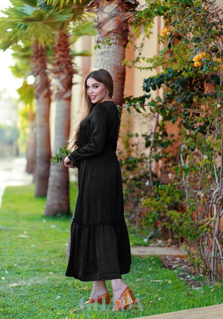 Robe satinée en noir