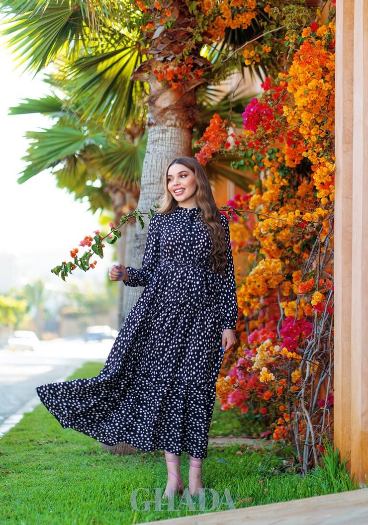 Robe longue noire à pois blanc