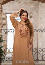 Djellaba makhzaniya en caramel avec broderie en skalli