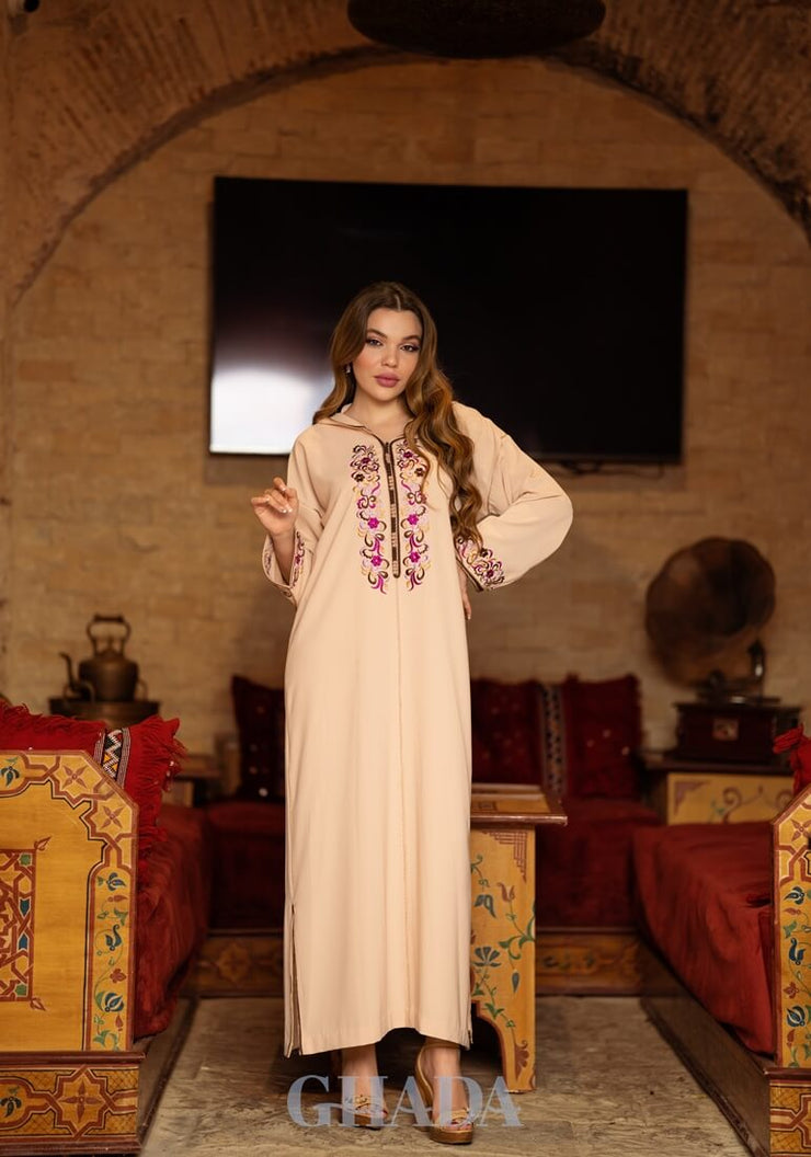 Djellaba makhzaniya en beige avec broderie en skalli