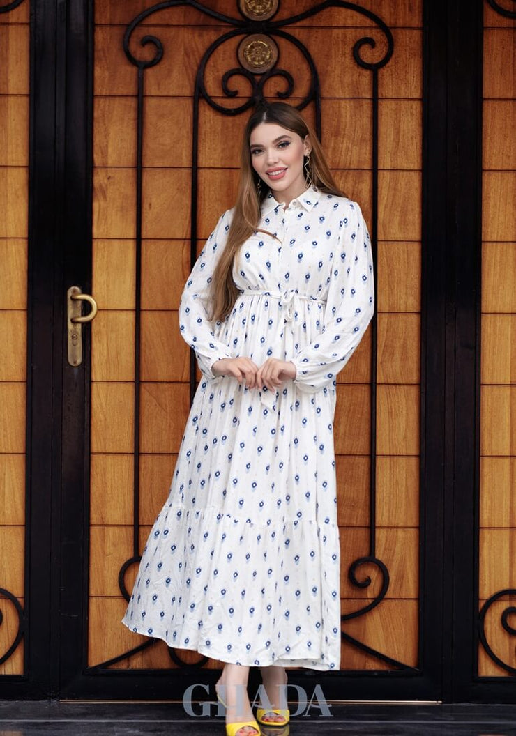 Robe longue blanc imprimée en bleu