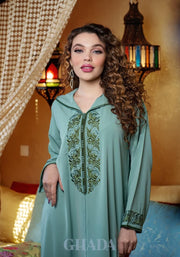 Djellaba makhzaniya crepe vert pastel avec broderie en skalli